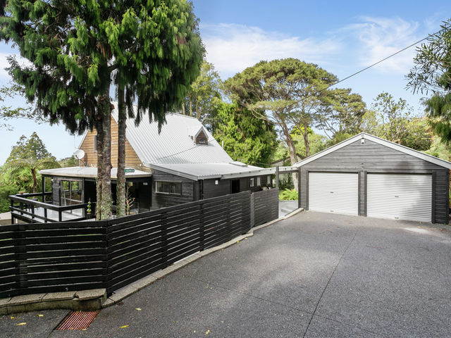 759 Scenic Drive Waiatarua