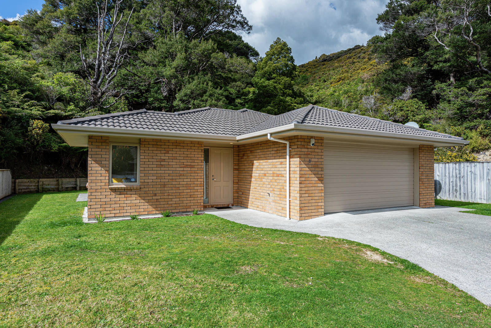 9 Boleyn Close, Kingsley Heights 3 Bed House Tender