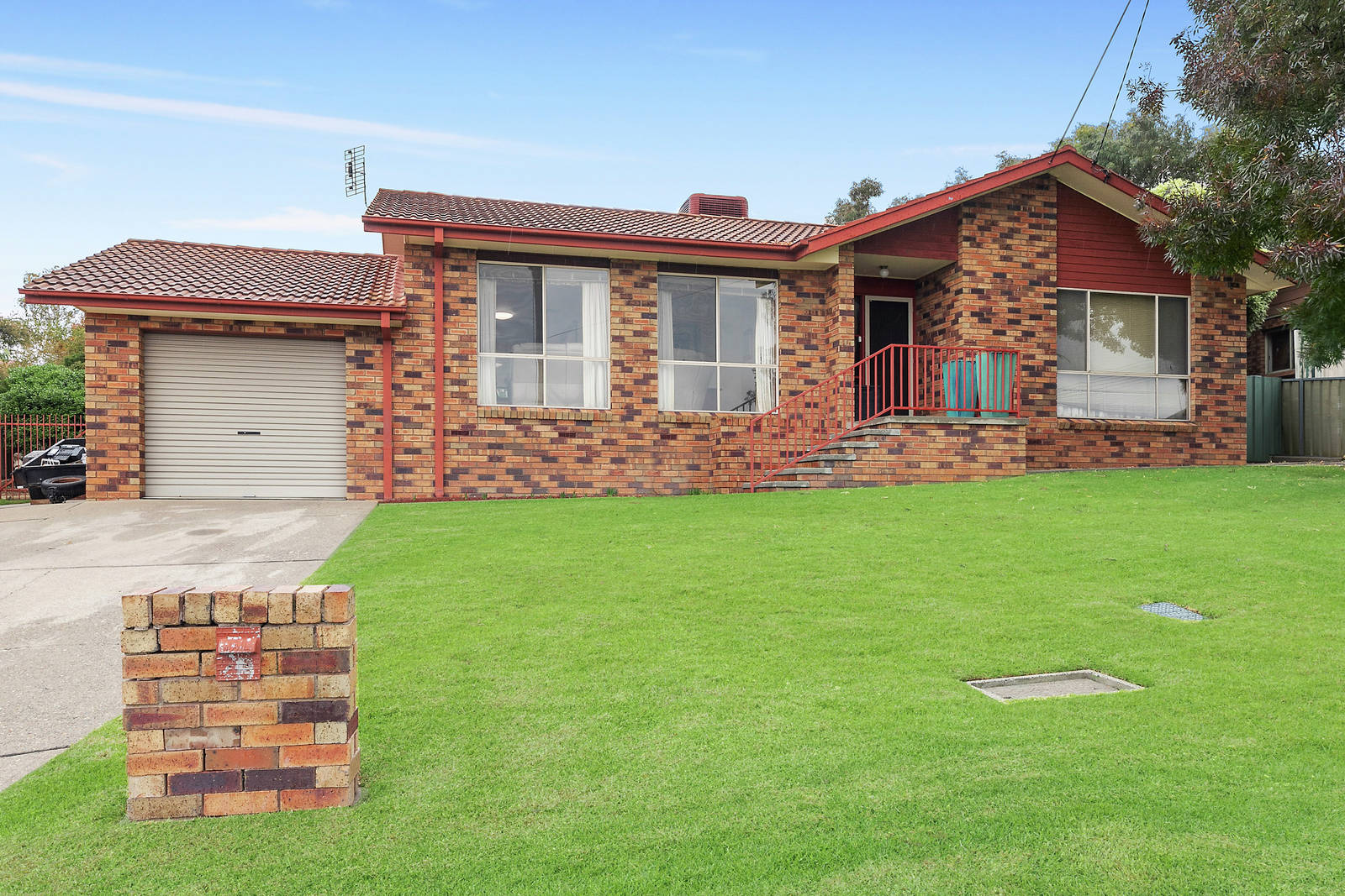 54 Merriman Drive, Yass 4 Bed House Auction
