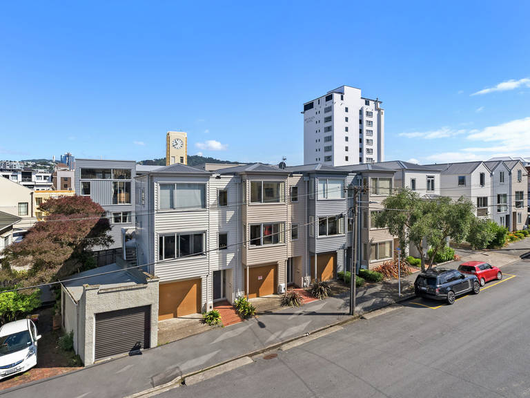 2/15 Roxburgh Street Mount Victoria