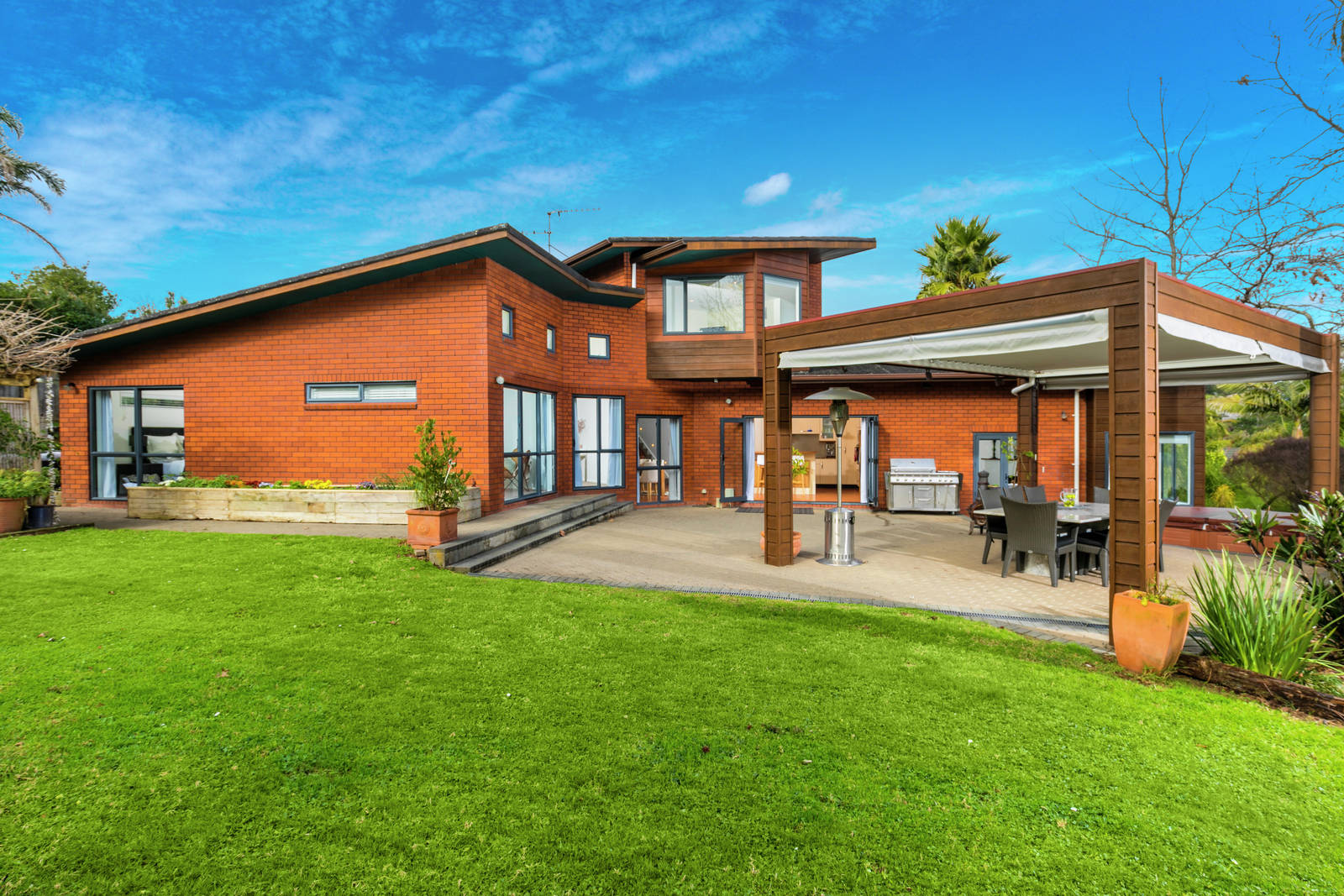 28 Oakford Park Crescent, Greenhithe 5 Bed House For Sale