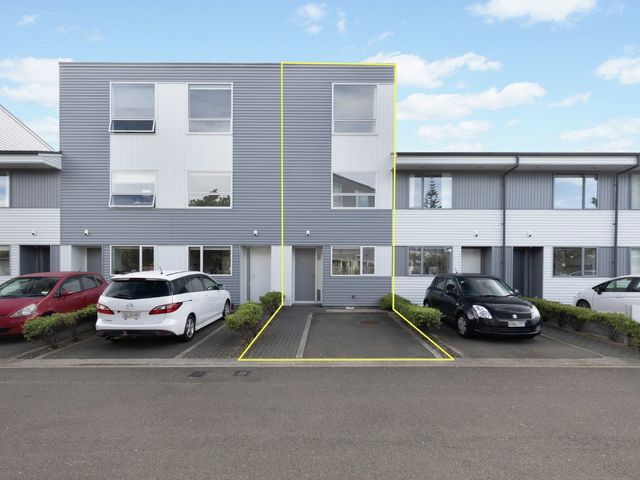 6/2 Stone Street Miramar