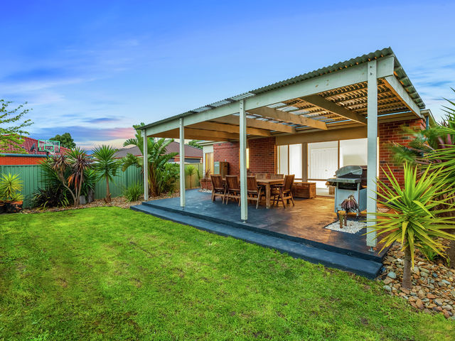 15  Greenock  Crescent Cranbourne East