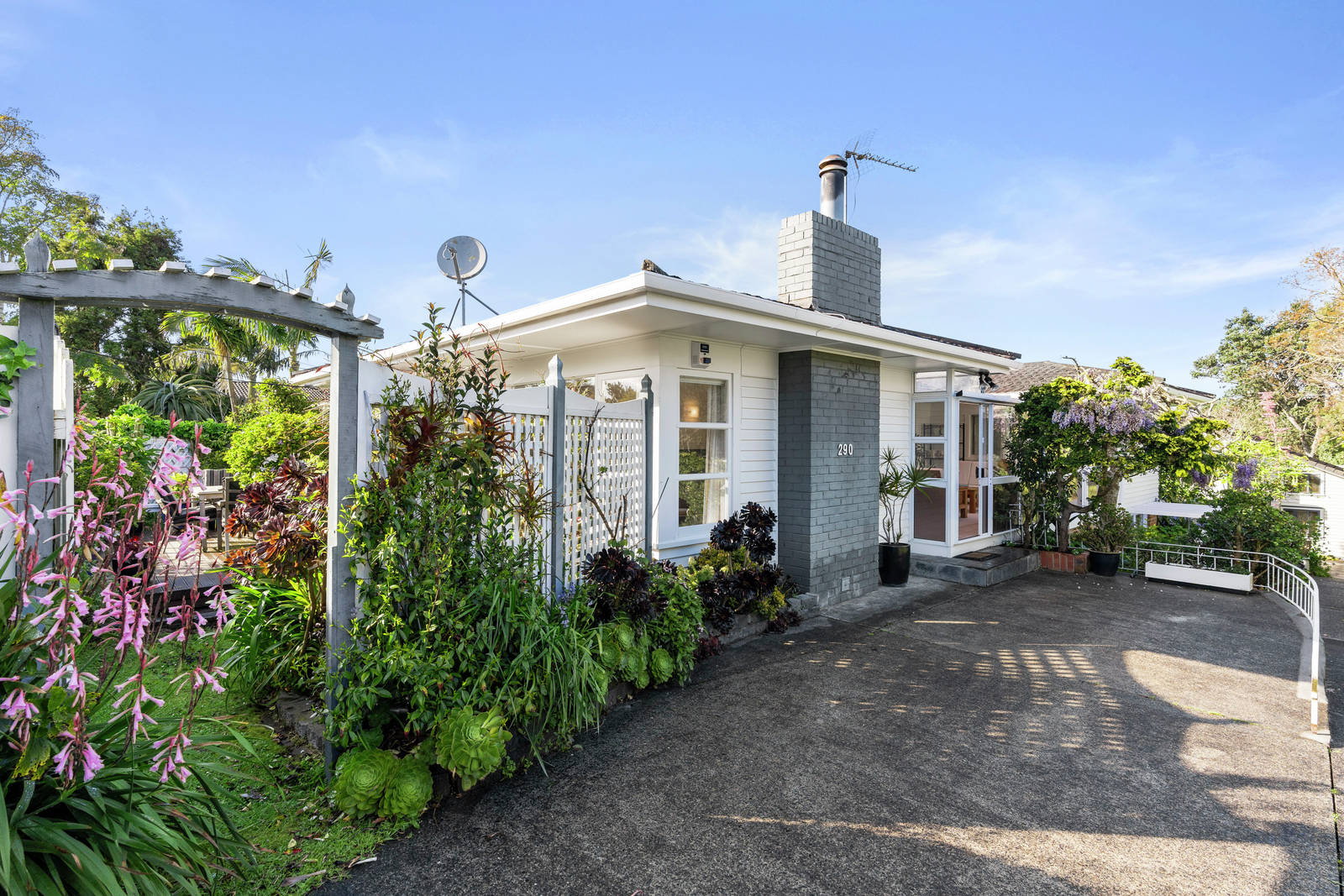 290 East Coast Rd, Forrest Hill 3 Bed House Auction