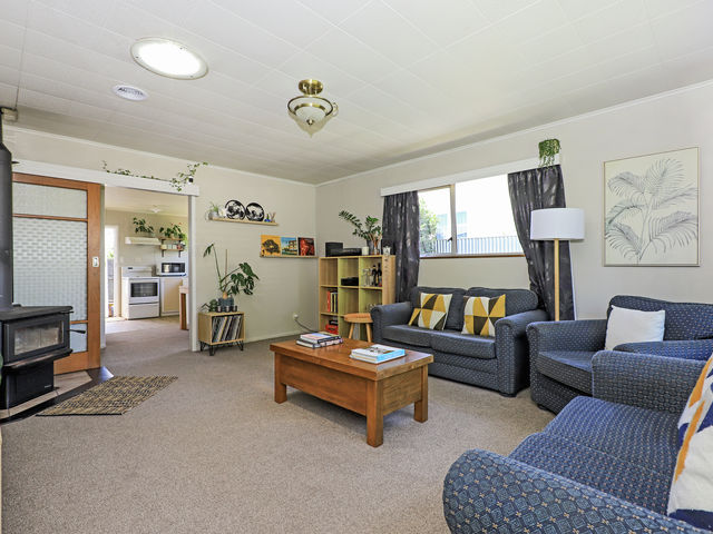 805 Willowpark Road South Akina