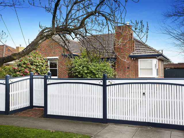 19 Young Street Oakleigh