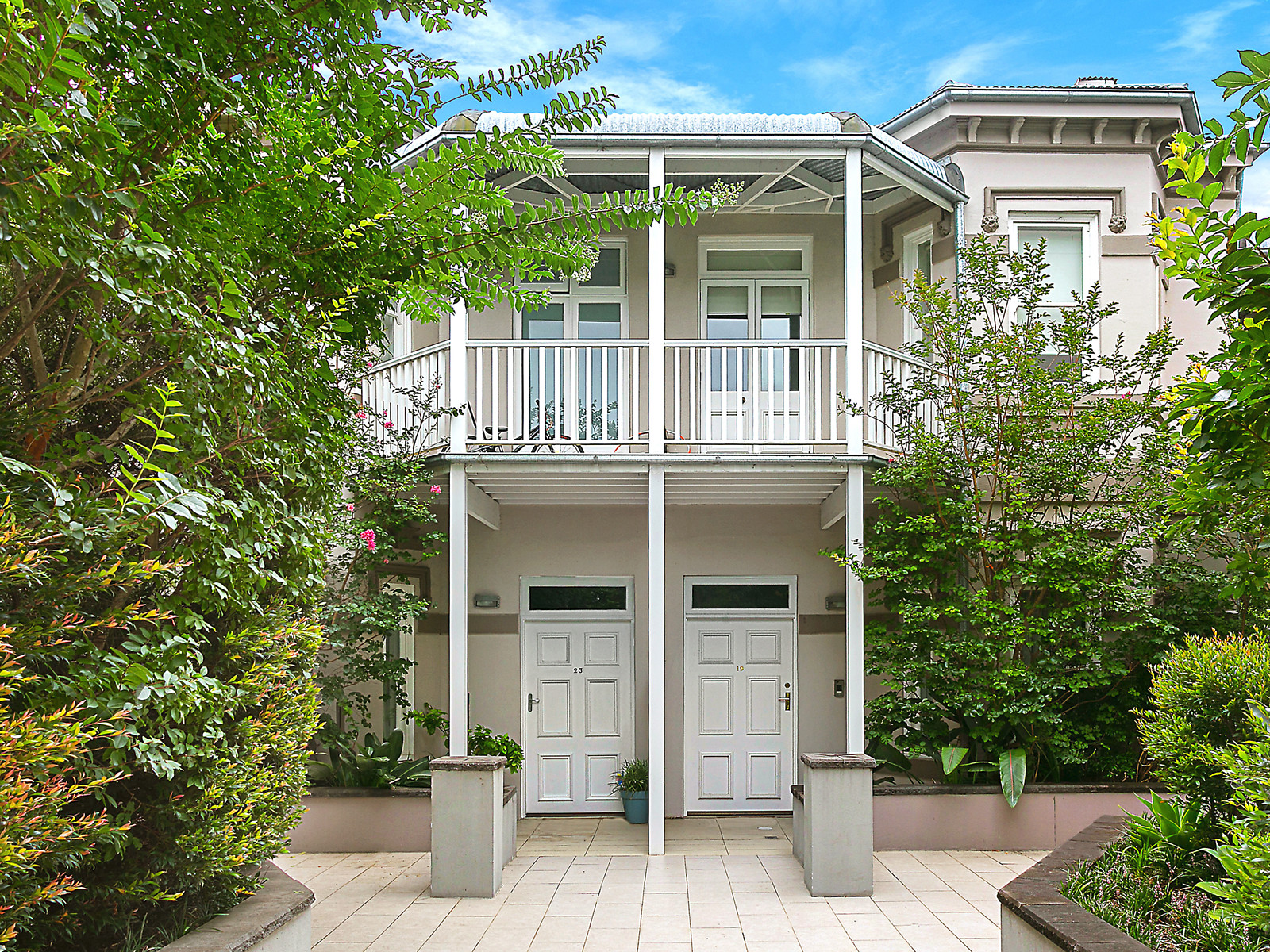 24-15-18-the-esplanade-botany-3-bed-apartment-private-treaty