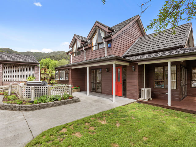 2/98 Horoeka Street Stokes Valley