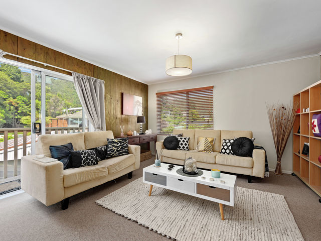 2/9 Lowry Crescent Stokes Valley
