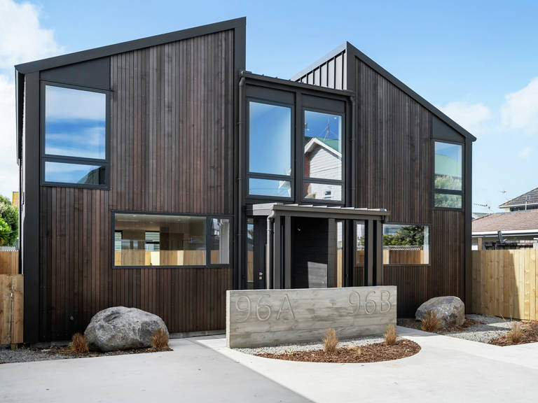 96A Apu Crescent Lyall Bay