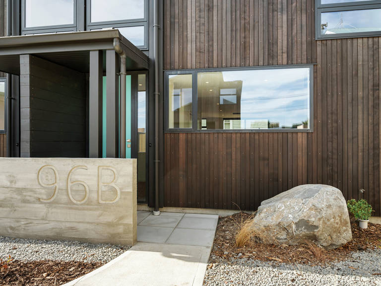 96B Apu Crescent Lyall Bay