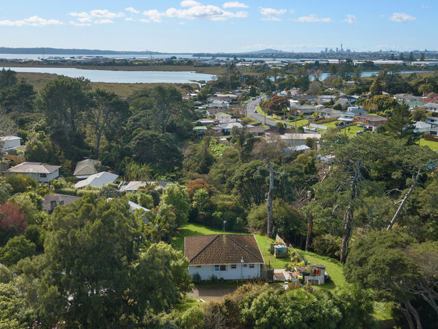 17 Tracey Terrace Te Atatu South