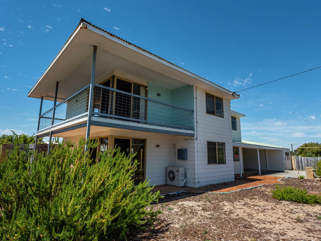 2 Finn Court Singleton
