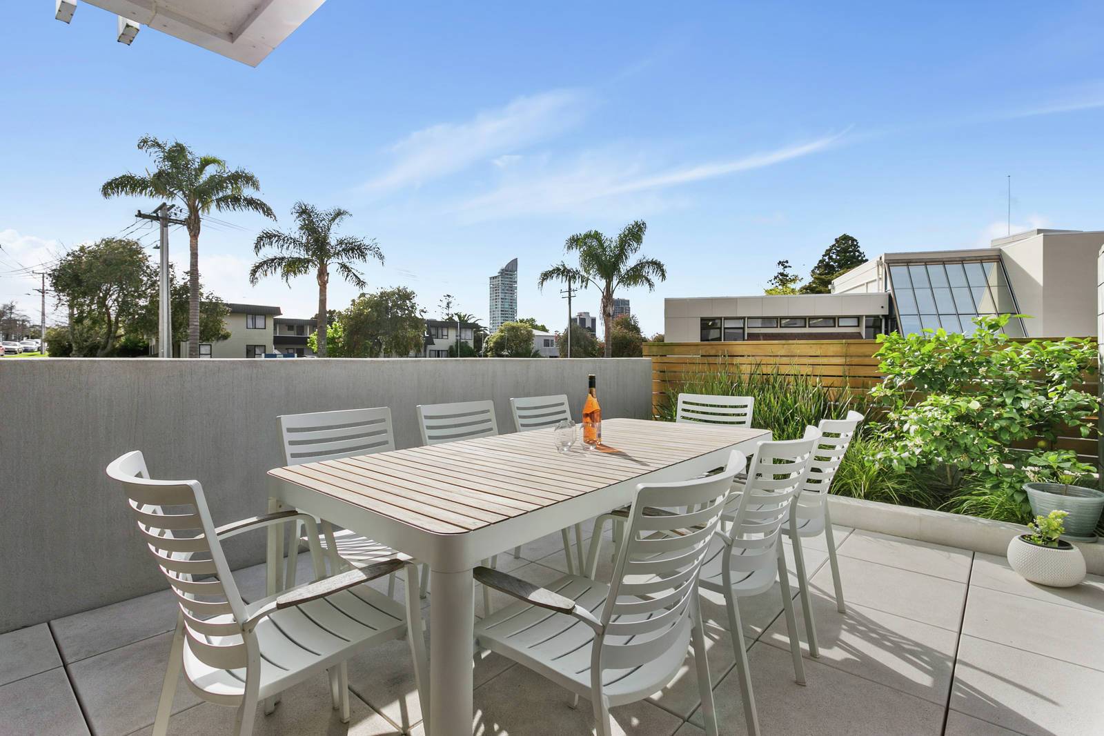 G04/8A Lake Pupuke Drive, Takapuna 1 Bed Apartment Private Sale