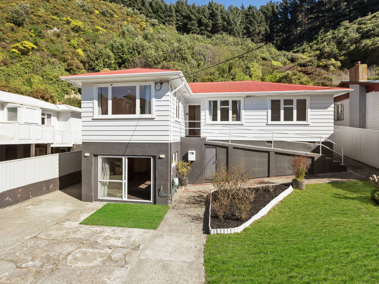 147 Happy Valley Road Owhiro Bay