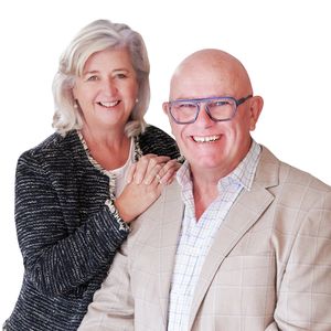 Photo of Raewyn Paterson Smits and AJ Smits