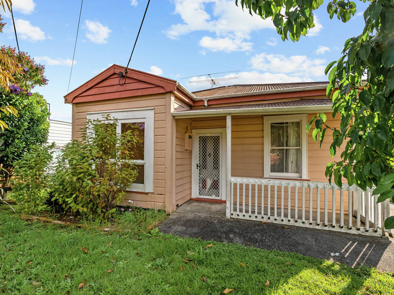 84 George Street Hikurangi