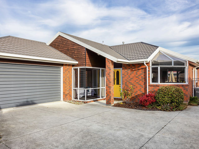 2/137 Sawyers Arms Road Northcote