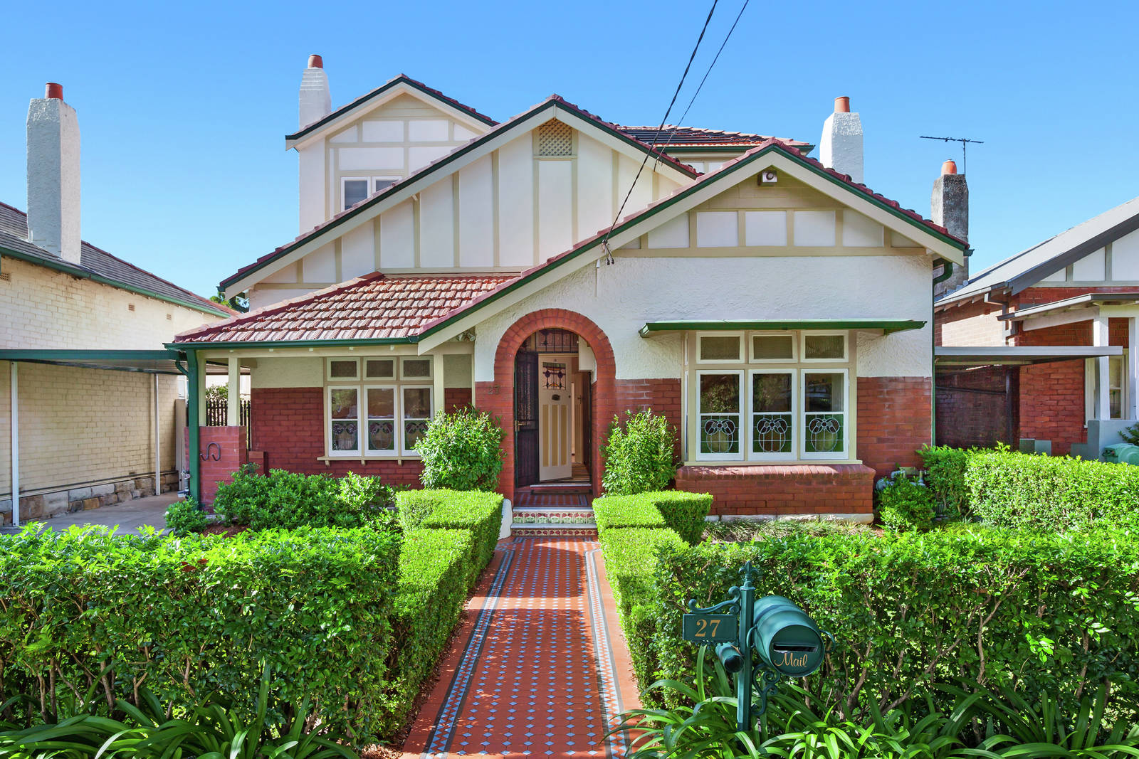 27 Lenore Street, Russell Lea 4 Bed House Auction Sold