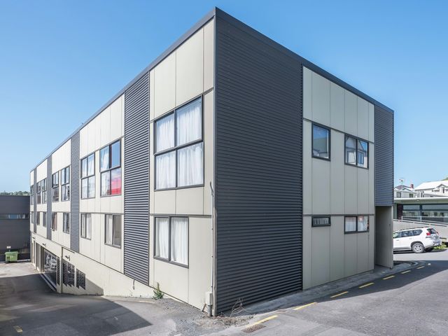 8/7 Hall Avenue Newtown