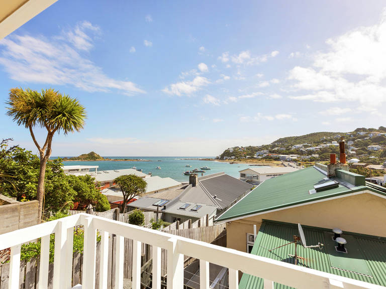 2/238 The Esplanade Island Bay