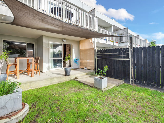 4/242 Great North Road Henderson