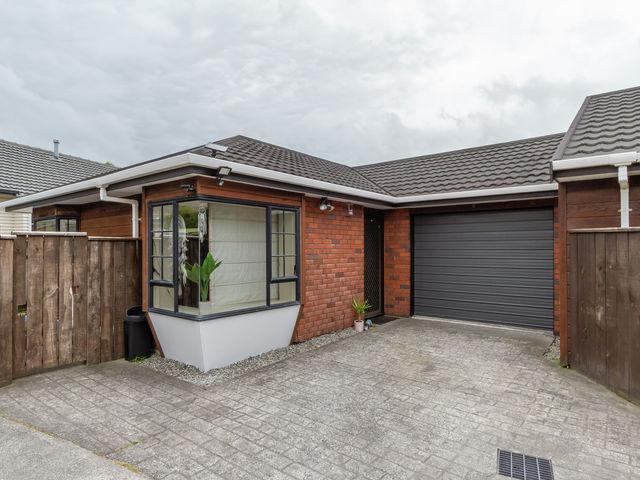 2/80 Hall Crescent Epuni