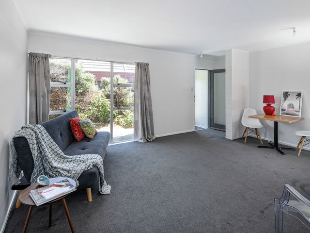 4/105 Apu Crescent Lyall Bay