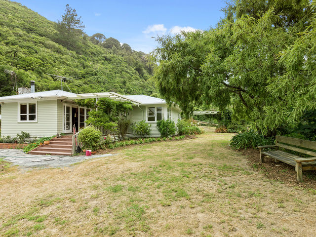75 Sunny Grove Wainuiomata