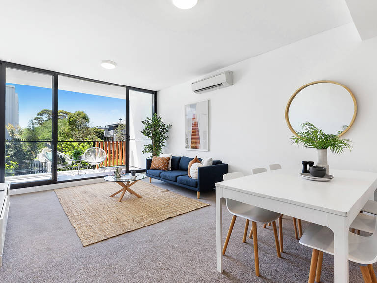 2004/50 Pemberton  Street Botany