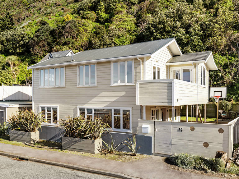 82 Owhiro Bay Parade Owhiro Bay