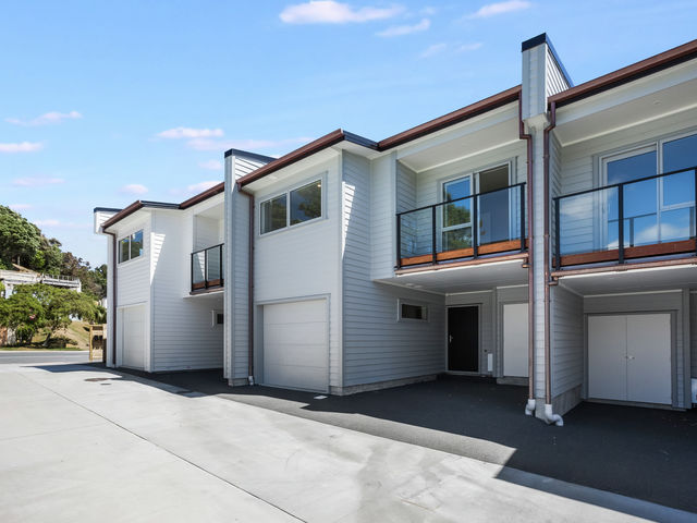 2/7 Grays Road Plimmerton