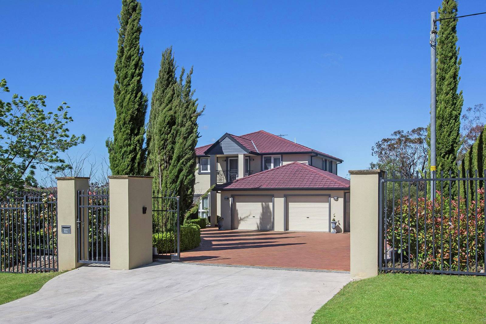 19 Carlton Street, Willow Vale 5 Bed Lot For Sale