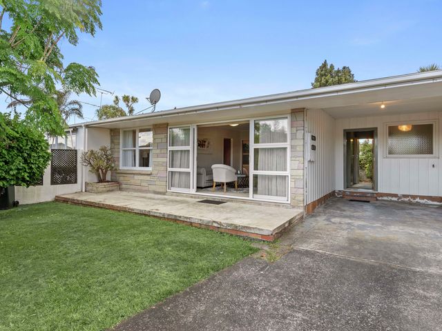 2/61A Michaels Avenue Ellerslie