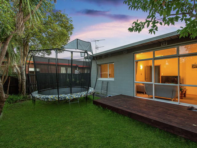 2/11 Dunbar Road Mount Eden