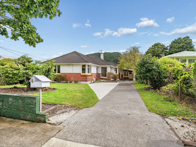 6 Hall Grove Ebdentown