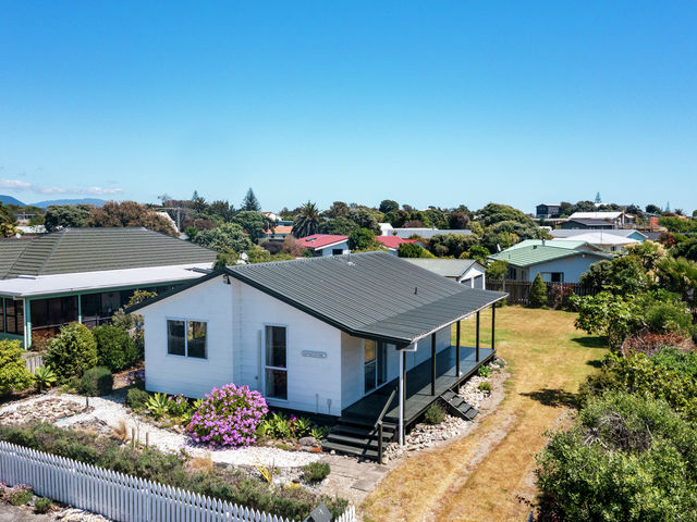 10 Reeves Street Waikanae Beach