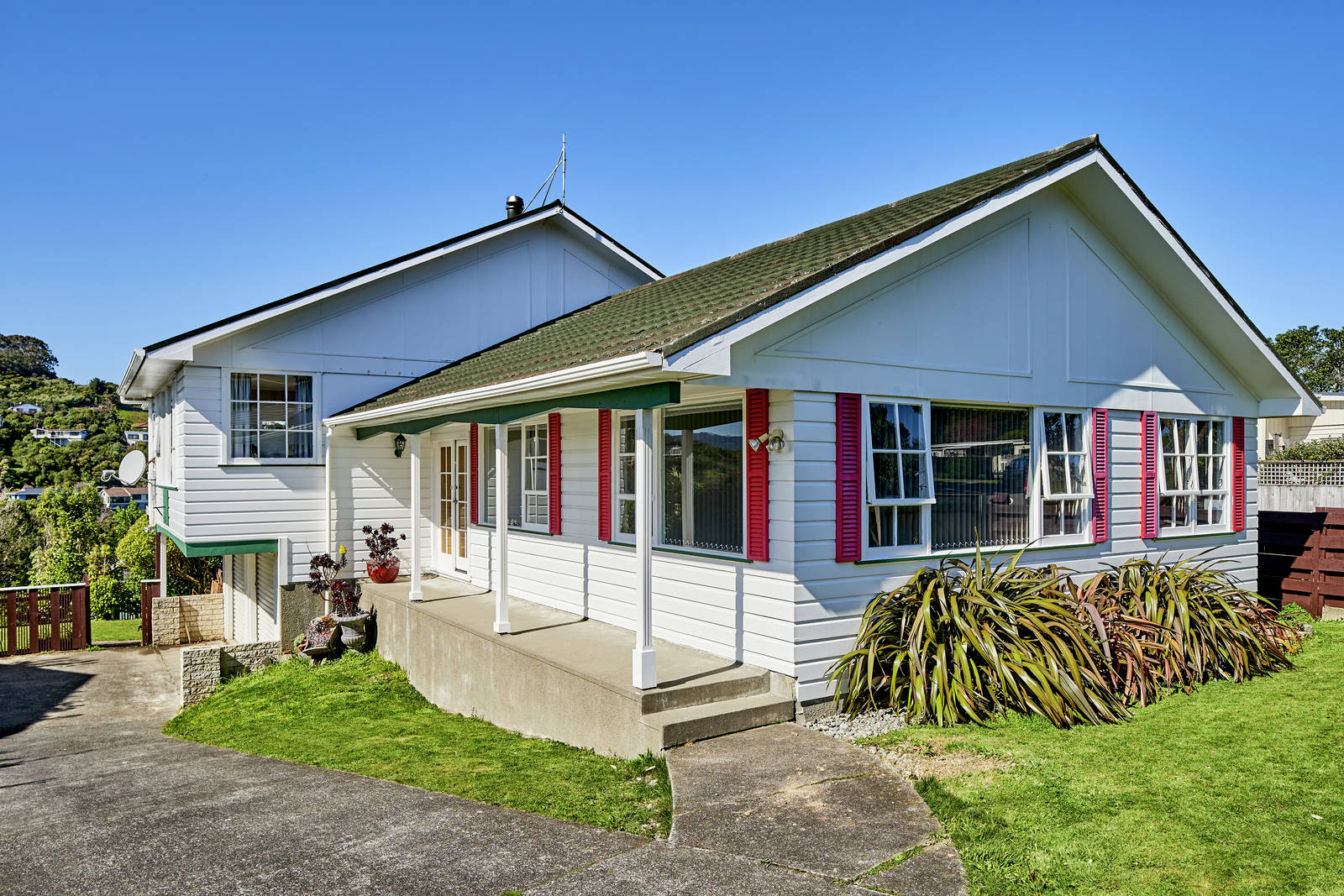 152 Kahu Road, Paremata 4 Bed House For Sale