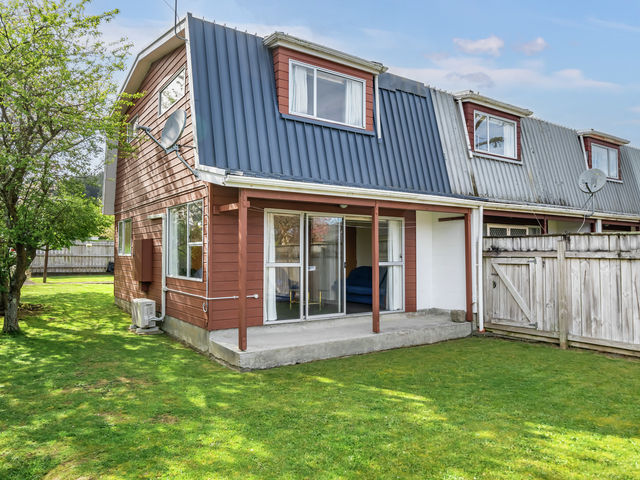 8H Montgomery Crescent Clouston Park