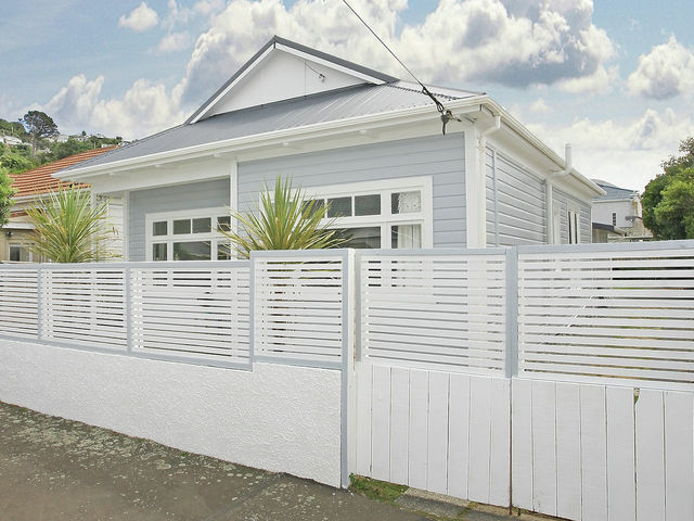 6 Toru Street Lyall Bay