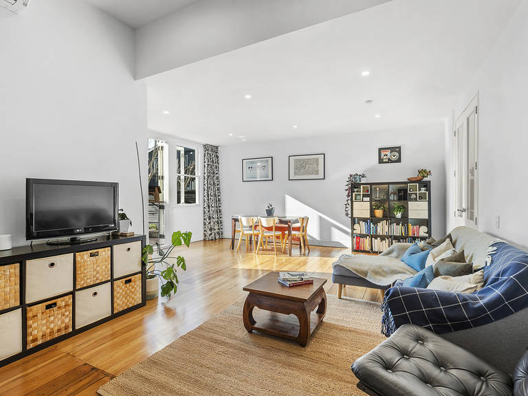 17/3 Severn Street Island Bay