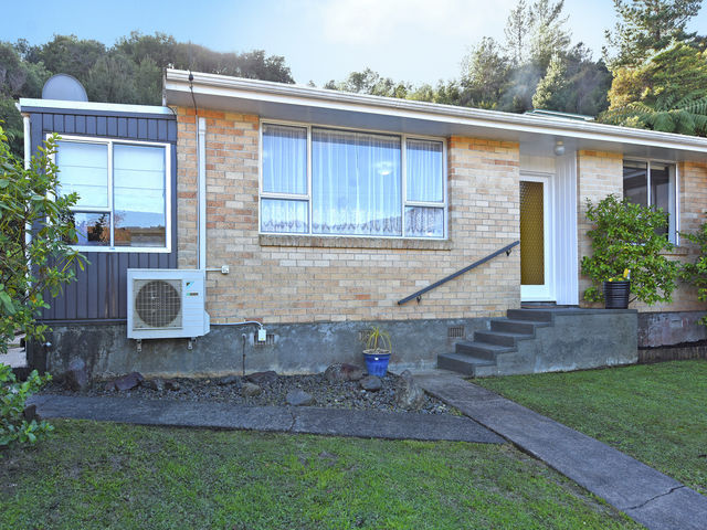 2/11 Lowry Crescent Stokes Valley