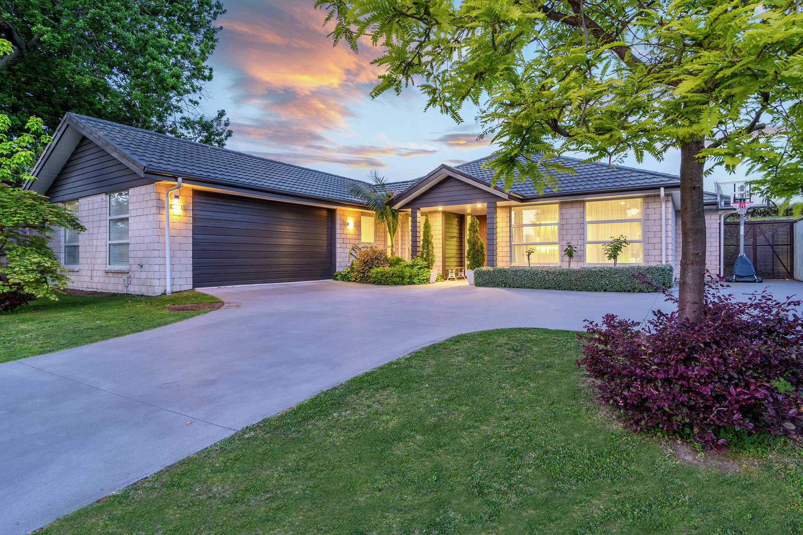 15 Tall Oaks Way, Bethlehem