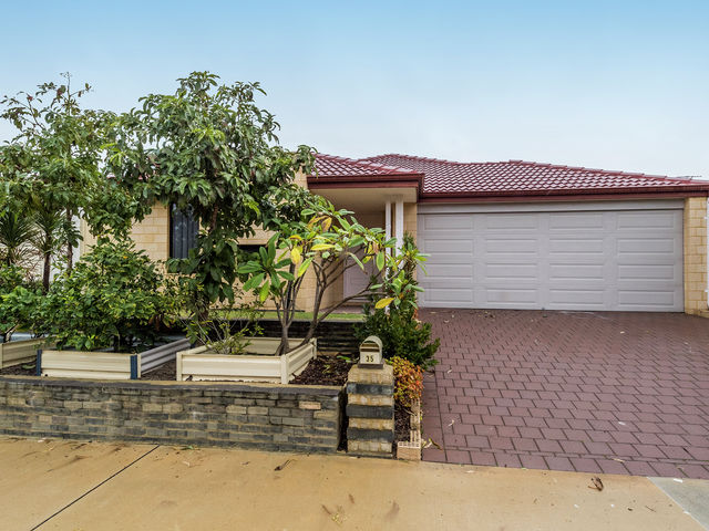 35 Arramall Trail Lakelands