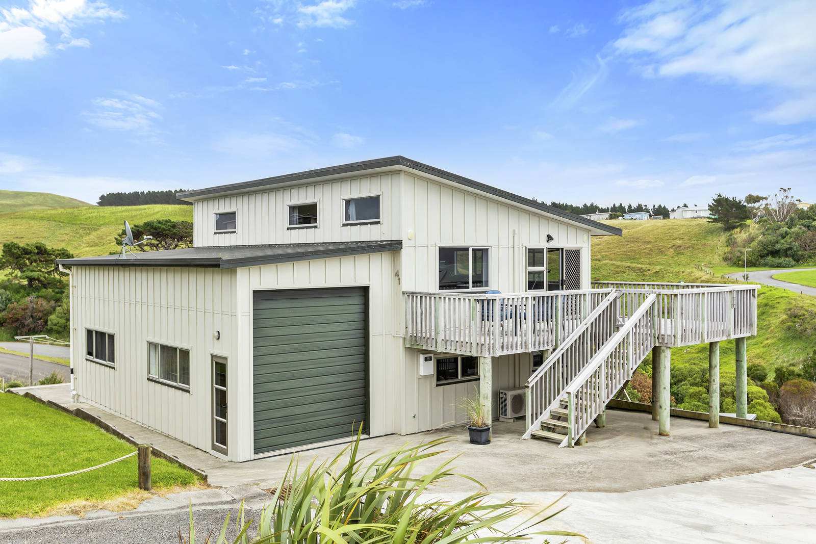 41 Balfour Crescent, Castlepoint, Wairarapa 4 Bed House Private Sale
