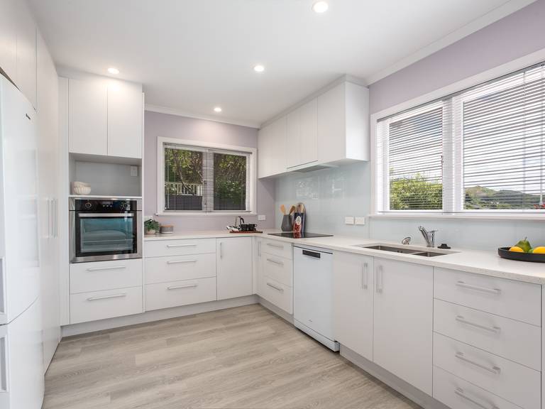 17 Southern Cross Crescent Island Bay