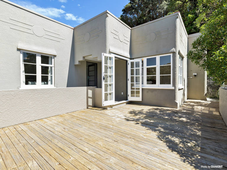 122 The Parade Island Bay