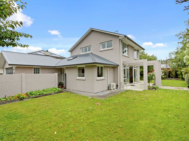 52 Broomfield Terrace Burwood