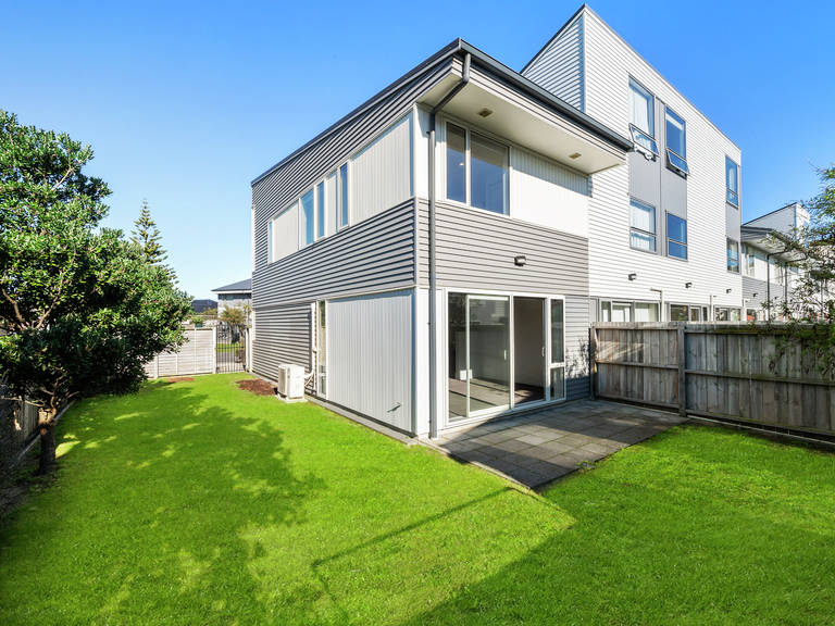 10/2 Stone Street Miramar