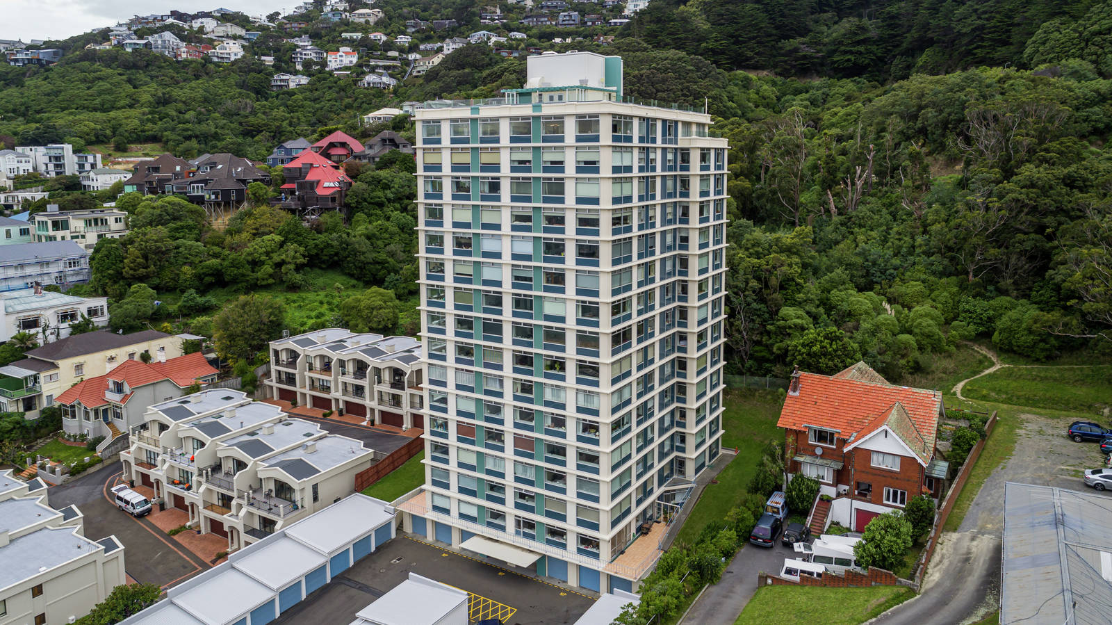 15G/20 Oriental Terrace, Oriental Bay 2 Bed Apartment Private Treaty